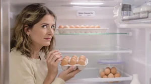 « Ce n’est pas l’idéal » : une experte déconseille de conserver les œufs à cet endroit
